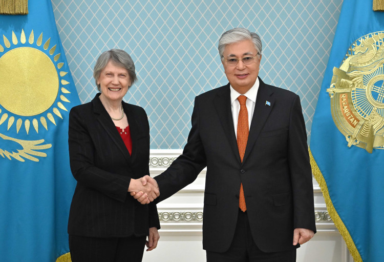 President Receives EITI Chairperson Helen Clark - TuraNews